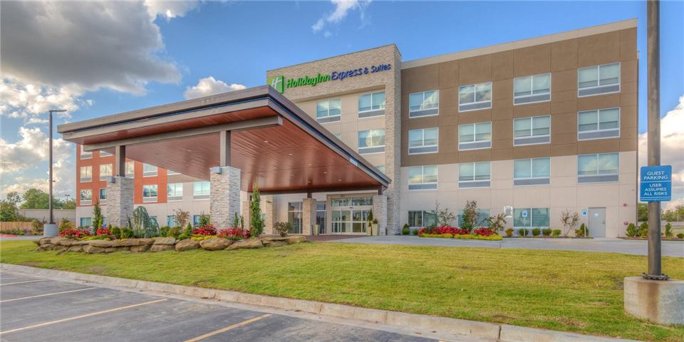 Holiday Inn Express & Suites Tulsa, Tulsa, OK